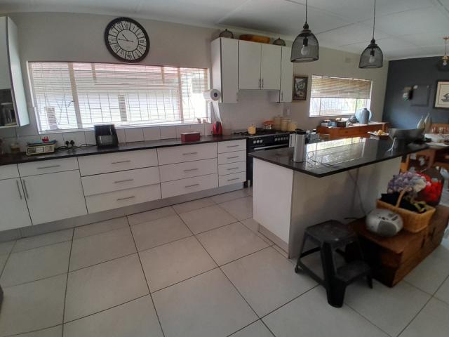 4 Bedroom House For Sale in Bela Ext 1