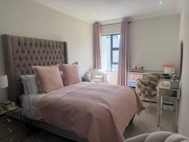 4 Bedroom House For Sale in Bendor Ext 16