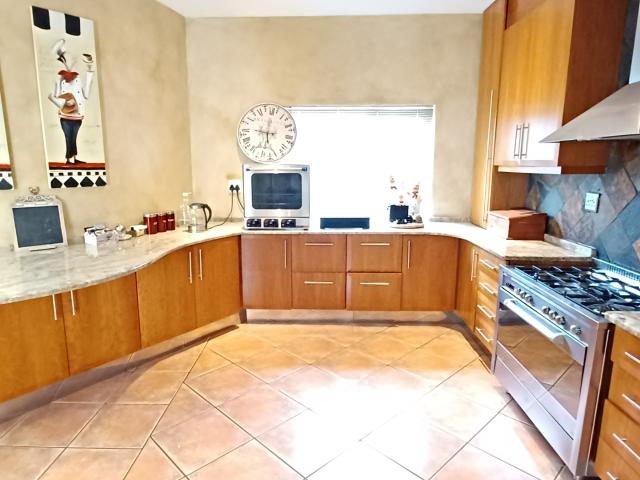 4 Bedroom House For Sale in Bendor