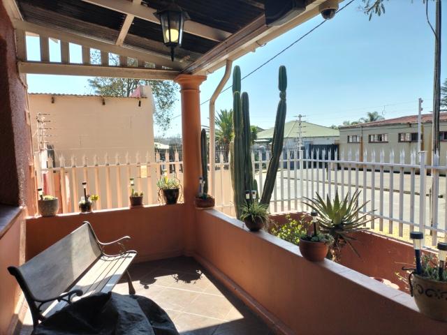 4 Bedroom House For Sale in Benoni West
