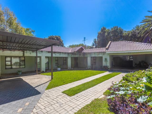 4 Bedroom House For Sale in Berario