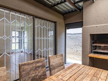 4 Bedroom House For Sale in Bergbron