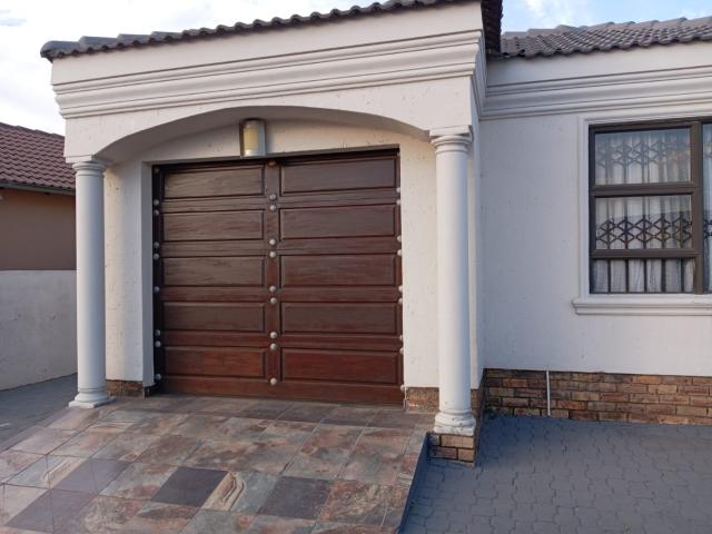 4 Bedroom House For Sale in Birch Acres