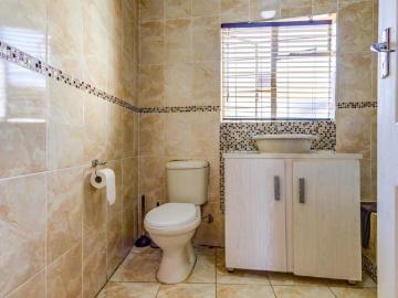 4 Bedroom House For Sale in Birch Acres