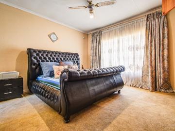 4 Bedroom House For Sale in Birch Acres