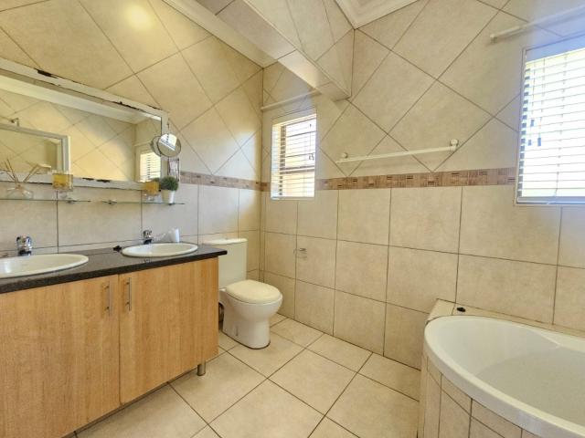 4 Bedroom House For Sale in Birdwood Estate