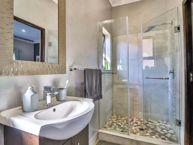 4 Bedroom House For Sale in Birdwood Estate