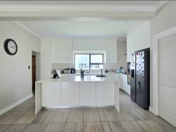 4 Bedroom House For Sale in Blue Valley Golf Estate