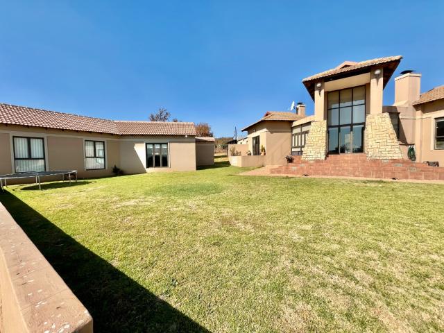 4 Bedroom House For Sale in Blue Saddle Ranches