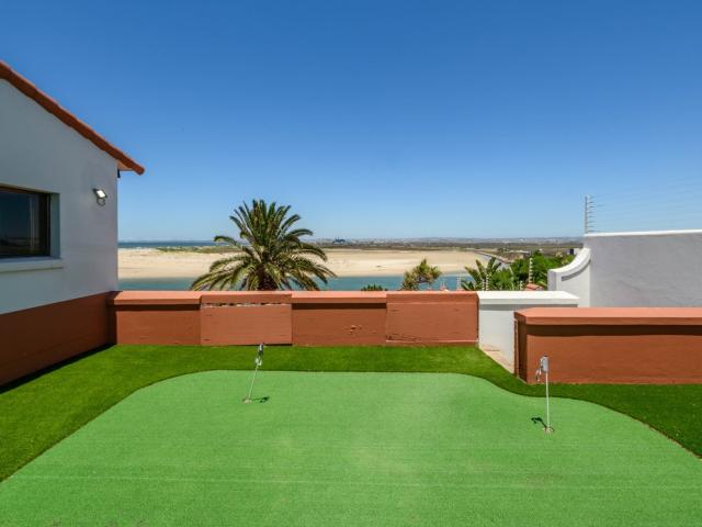 4 Bedroom House For Sale in Bluewater Bay