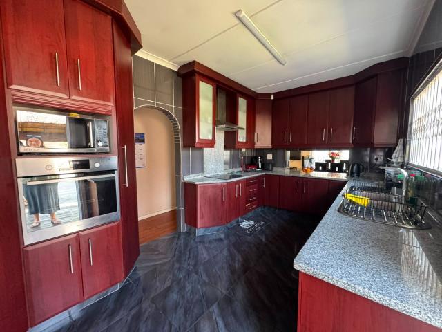 4 Bedroom House For Sale in Bluff