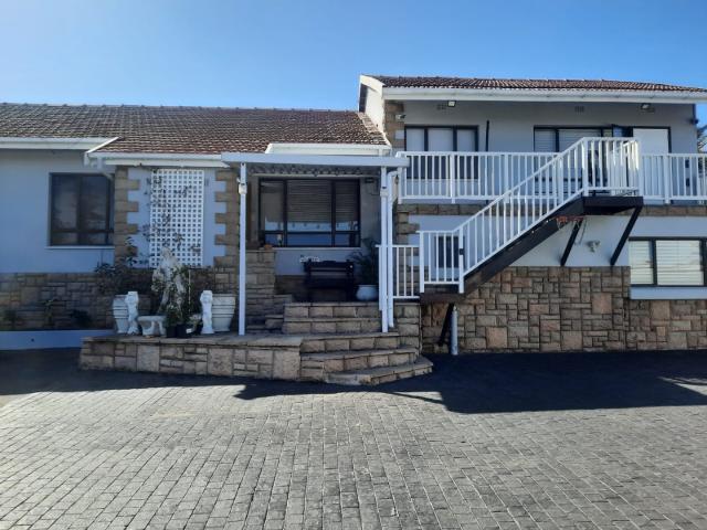 4 Bedroom House For Sale in Bluff