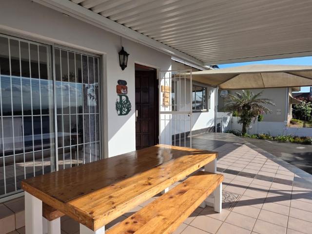 4 Bedroom House For Sale in Bluff
