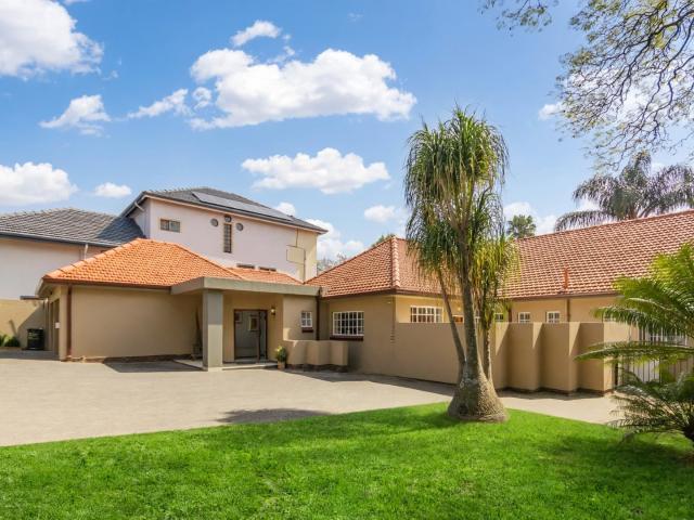 4 Bedroom House For Sale in Blackheath