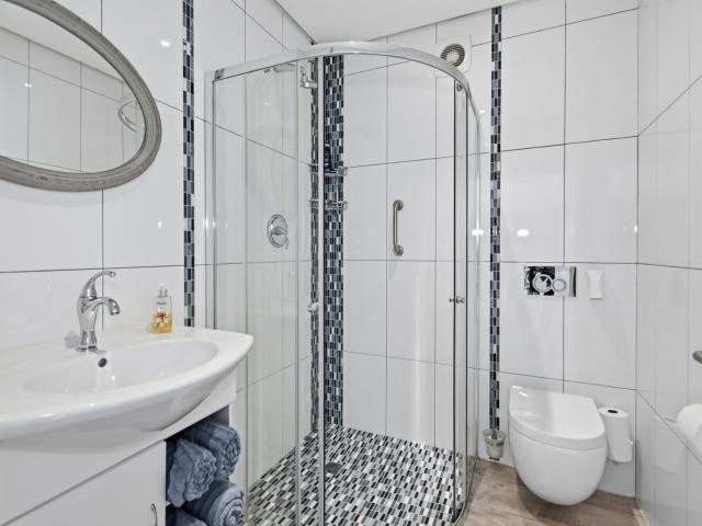 4 Bedroom House For Sale in Bloubergstrand
