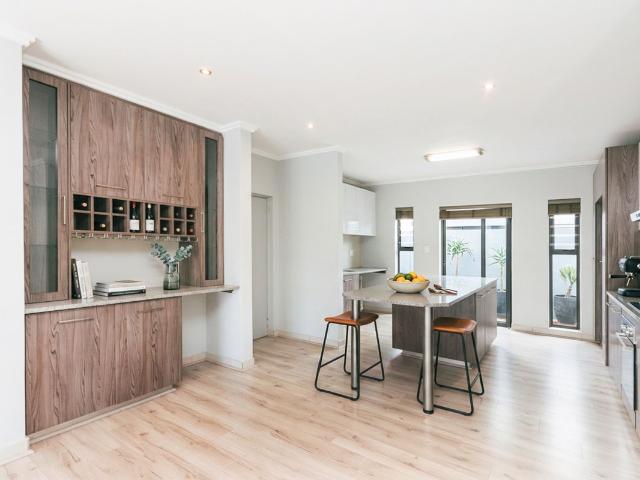 4 Bedroom House For Sale in Bryanston