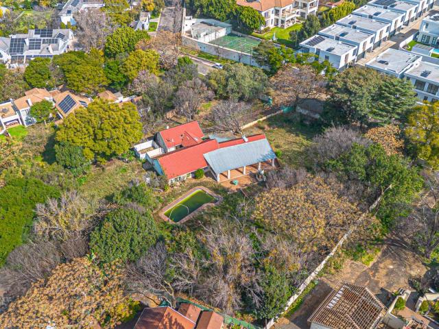 4 Bedroom House For Sale in Bryanston