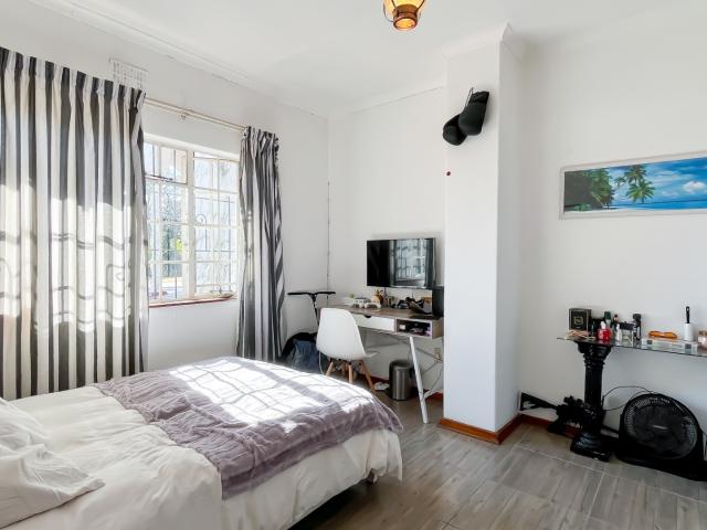 4 Bedroom House For Sale in Bryanston