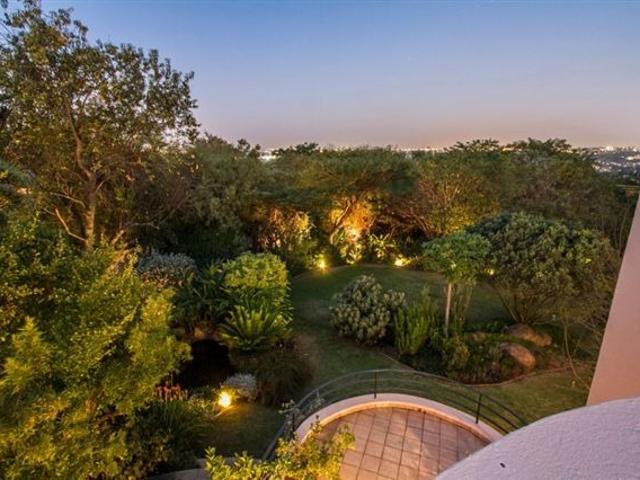 4 Bedroom House For Sale in Bryanston