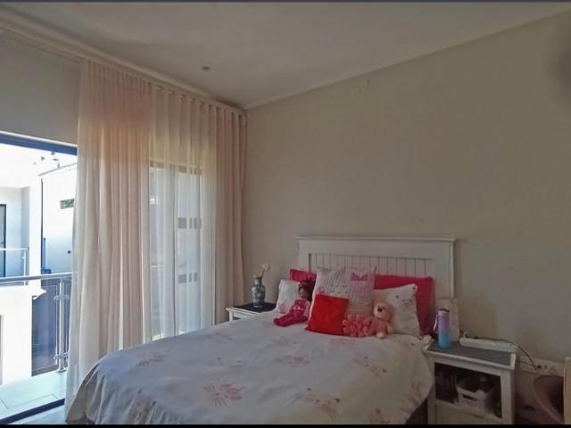4 Bedroom House For Sale in Bryanston