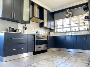 4 Bedroom House For Sale in Brymore