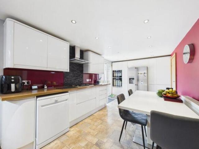 4 bedroom house for sale in Brackendale Drive, Bradford, BD10