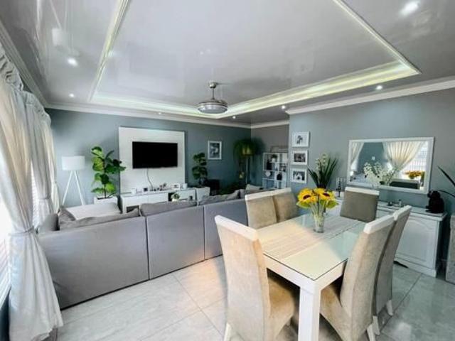 4 Bedroom House For Sale in Brackendowns