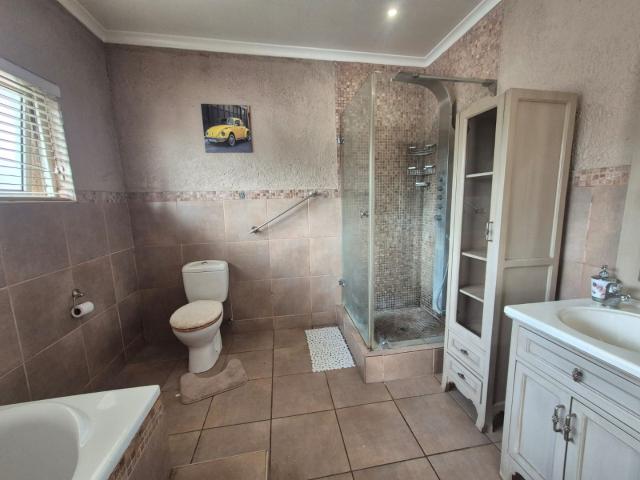 4 Bedroom House For Sale in Brackendowns