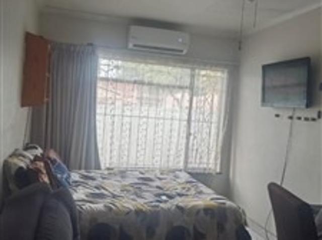 4 Bedroom House For Sale in Brackendowns
