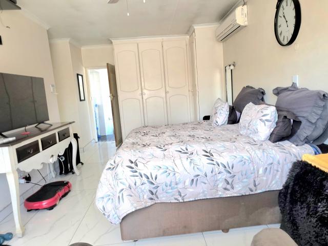 4 Bedroom House For Sale in Brackendowns