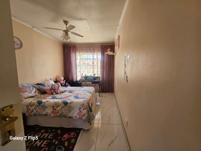 4 Bedroom House For Sale in Brackendowns