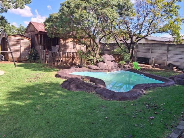 4 Bedroom House For Sale in Brackendowns