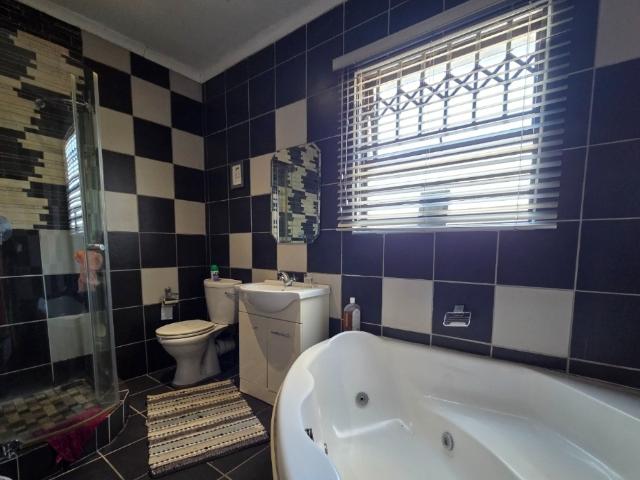 4 Bedroom House For Sale in Brackendowns
