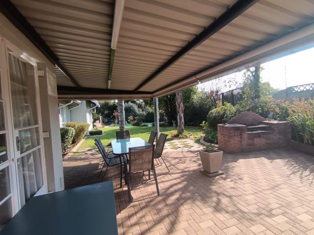 4 Bedroom House For Sale in Brackendowns