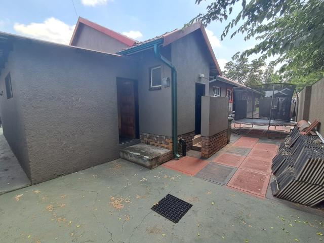 4 Bedroom House For Sale in Brackendowns