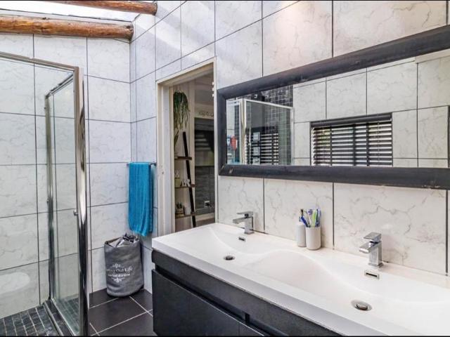 4 Bedroom House For Sale in Brackendowns
