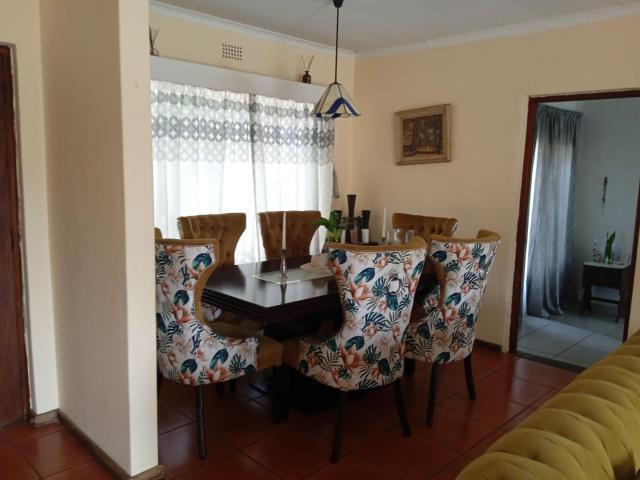 4 Bedroom House For Sale in Brackendowns