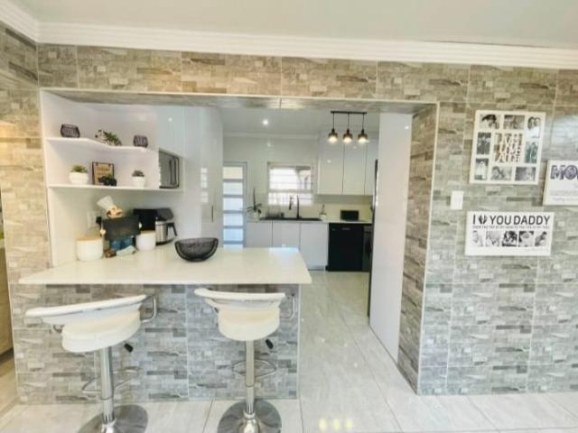 4 Bedroom House For Sale in Brackendowns