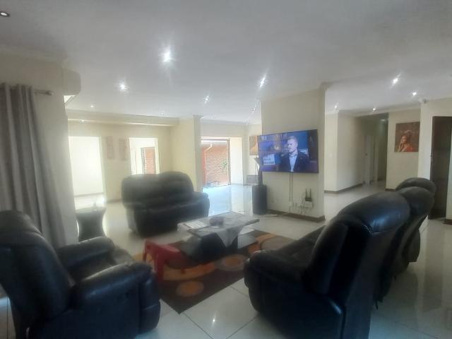 4 Bedroom House For Sale in Brackenhurst