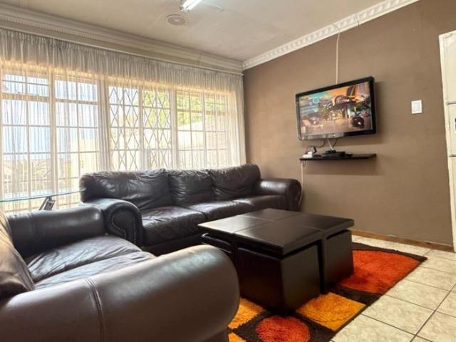 4 Bedroom House For Sale in Brackenhurst