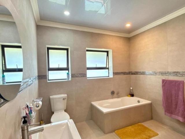 4 Bedroom House For Sale in Brackenhurst