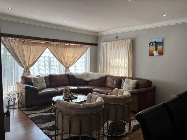 4 Bedroom House For Sale in Brackenhurst