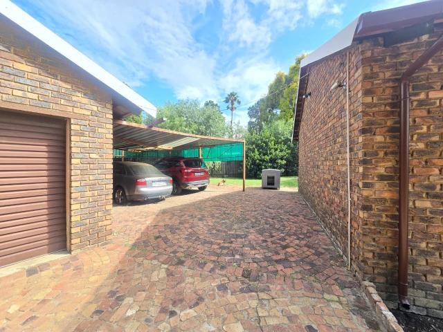 4 Bedroom House For Sale in Brackenhurst