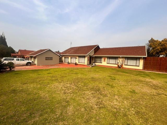 4 Bedroom House For Sale in Brackenhurst