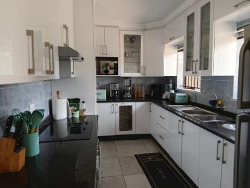 4 Bedroom House For Sale in Brackenhurst