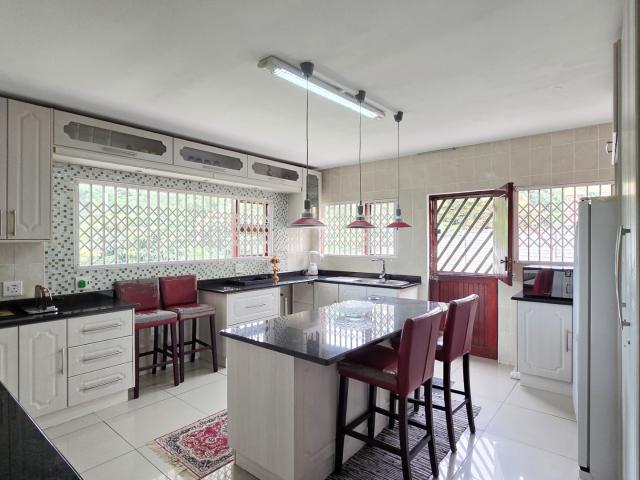 4 Bedroom House For Sale in Braelyn Heights