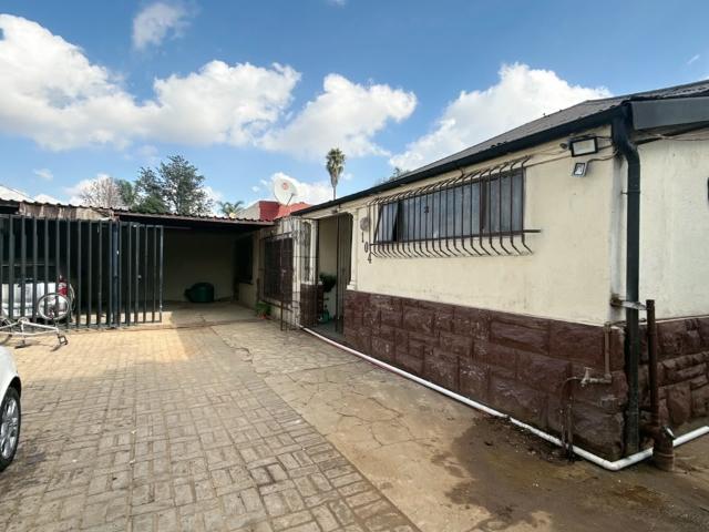 4 Bedroom House For Sale in Brakpan Central
