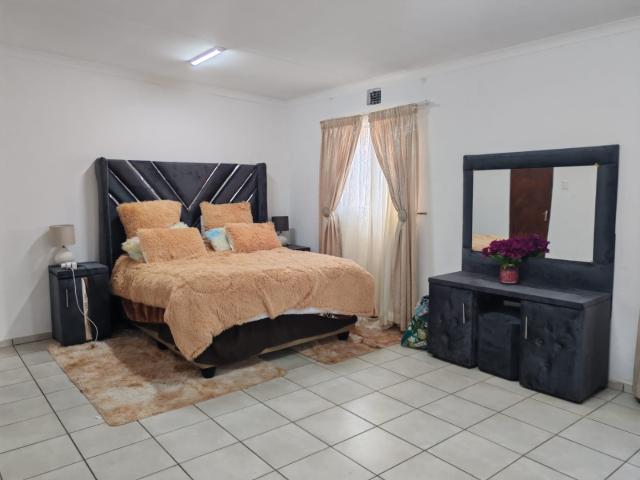 4 Bedroom House For Sale in Brakpan Central