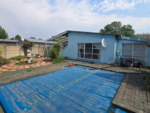 4 Bedroom House For Sale in Brandwag