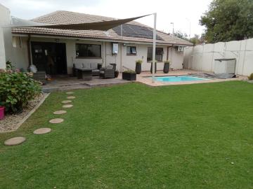 4 Bedroom House For Sale in Buurendal